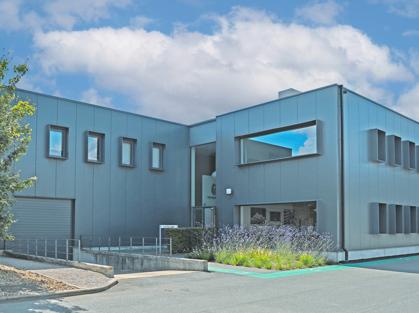 customer centre; customer service; poultry; hatchery 